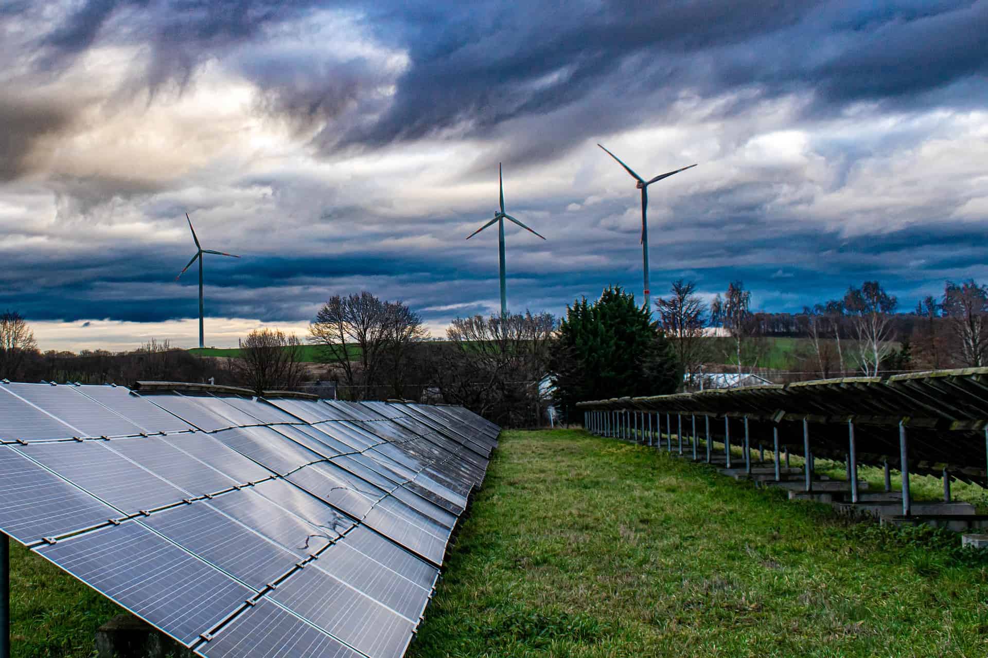 ¿Funcionan los paneles solares en días nublados?