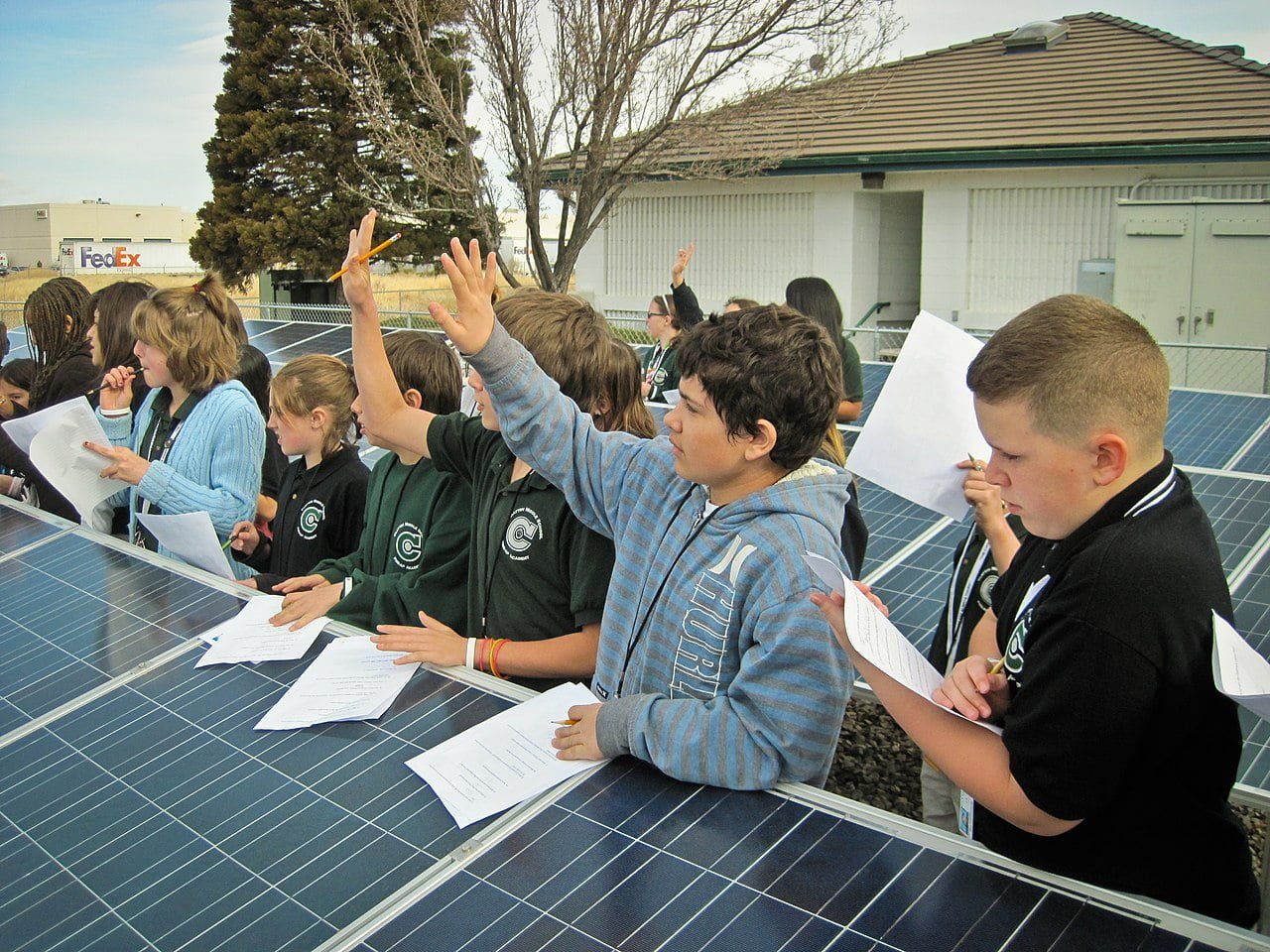 Enseñando energía solar a la próxima generación